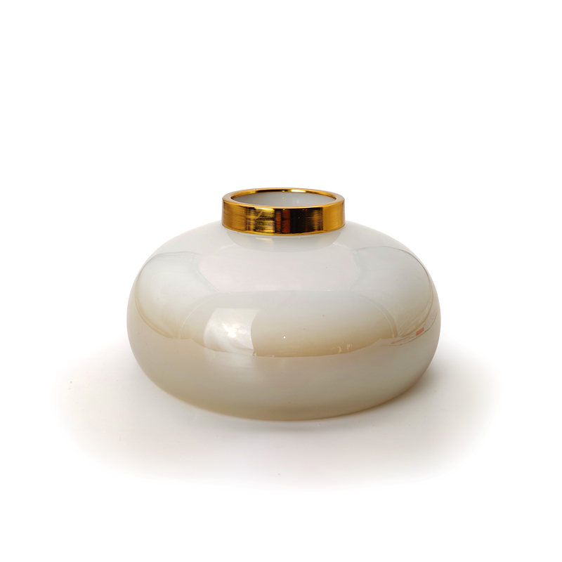 گلدان دکوری کد 38 در 2 سایز، این گلدان شیشه ای در هر دو طرف امکان دیزاین گل دارد و بسیار شیک و پر فروش میباشد